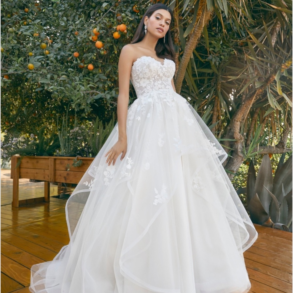 Wedding Dress by Beloved with matching vail and accessories size 10
